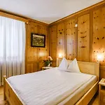 Centrale, Typically Swiss Отель Поскьяво